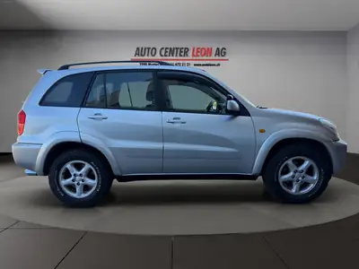 Toyota RAV-4 2.0 16V Linea Terra — SUV fiable des années 2000, attelage 1500 kg — Miniature 7