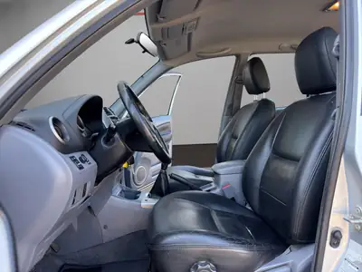 Toyota RAV-4 2.0 16V Linea Terra — SUV fiable des années 2000, attelage 1500 kg — Miniature 9