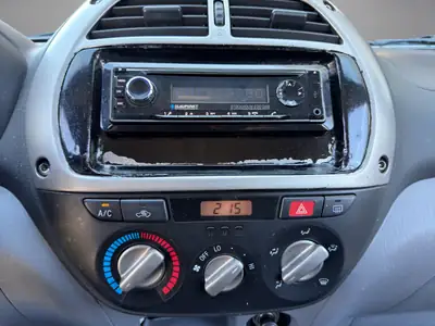 Toyota RAV-4 2.0 16V Linea Terra — SUV fiable des années 2000, attelage 1500 kg — Miniature 15