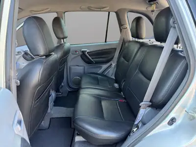 Toyota RAV-4 2.0 16V Linea Terra — SUV fiable des années 2000, attelage 1500 kg — Miniature 13
