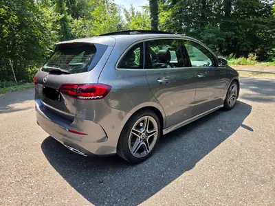 Mercedes-Benz B 200 AMG Line — Compacte premium avec toit panoramique, 55 000 km — fianco