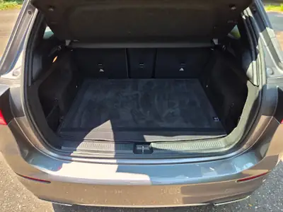 Mercedes-Benz B 200 AMG Line — Compacte premium avec toit panoramique, 55 000 km — cruscotto