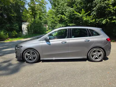 Mercedes-Benz B 200 AMG Line — Compacte premium avec toit panoramique, 55 000 km — interni