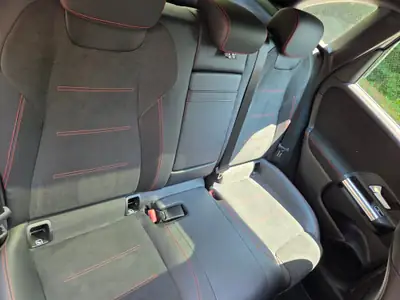 Mercedes-Benz B 200 AMG Line — Compacte premium avec toit panoramique, 55 000 km — Miniatura 9