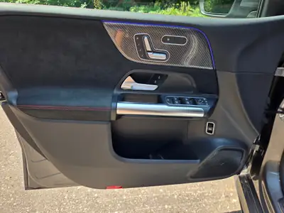 Mercedes-Benz B 200 AMG Line — Compacte premium avec toit panoramique, 55 000 km — Miniatura 10