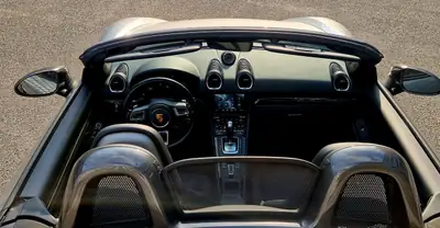 Porsche 718 Boxster T — Roadster de prestige, 27'000 km, moteur 2.0 turbo 299 ch — Detail