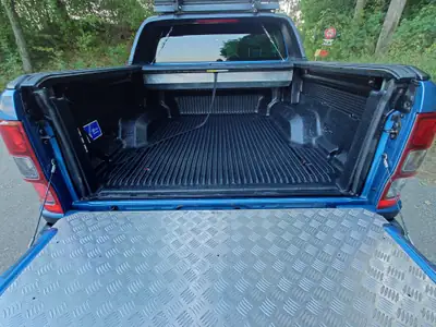 Ford Ranger 2.0 EcoBlue 4x4 Raptor — Pick-up surélevé avec tuning intégral et freinage sport — Armaturenbrett