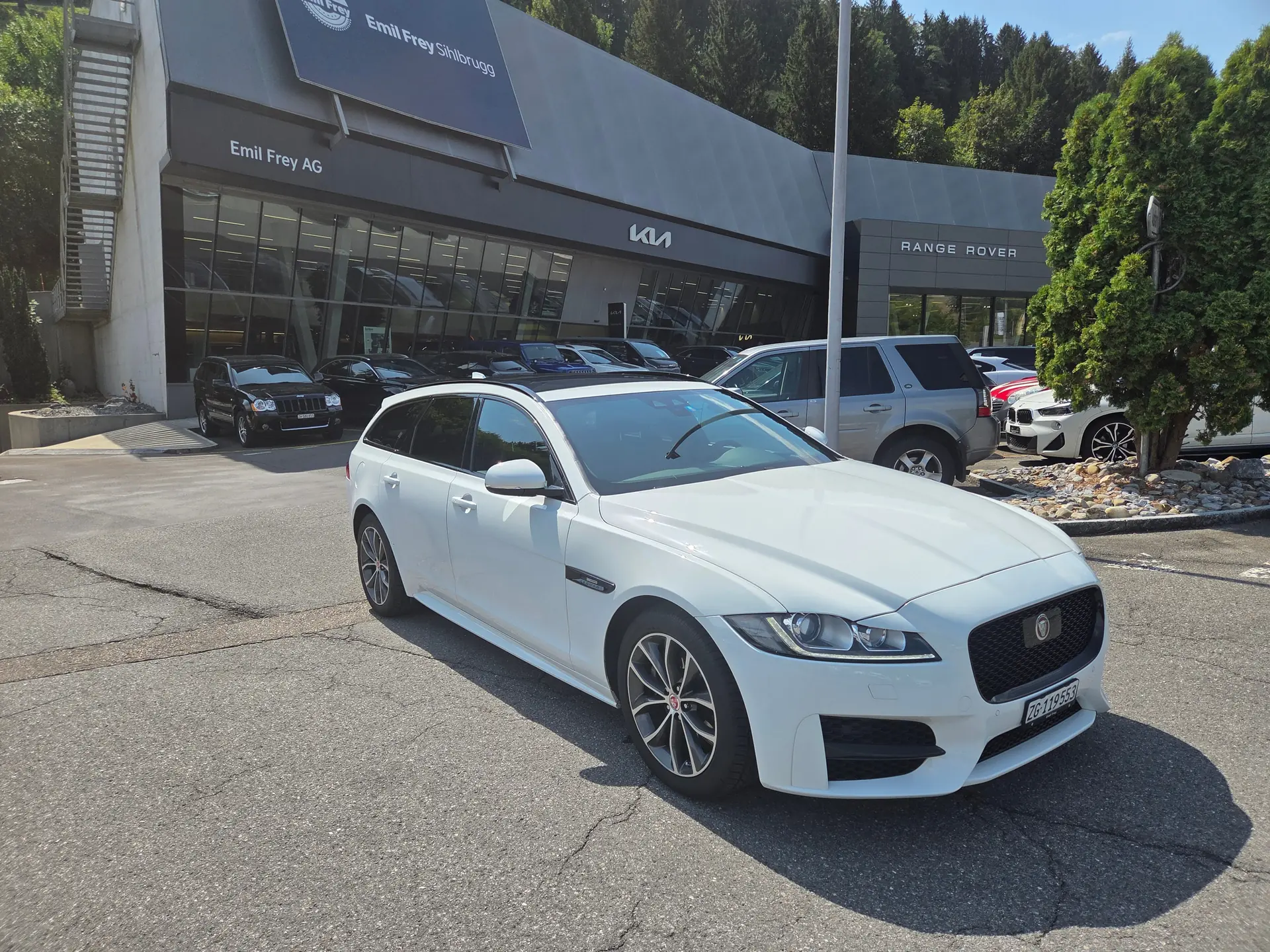 Jaguar XF Sportbrake 2.0 D 240 R-Sport AWD — Break premium, traction intégrale et faible kilométrage — vue extérieure