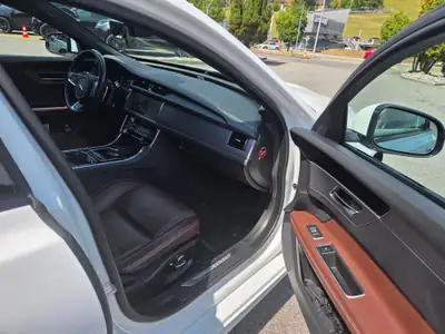 Jaguar XF Sportbrake 2.0 D 240 R-Sport AWD — Break premium, traction intégrale et faible kilométrage — détail