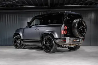 Land Rover Defender 90 V8 5.0 Carpathian Edition — Le SUV légendaire en version haute performance — côté