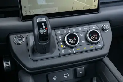Land Rover Defender 90 V8 5.0 Carpathian Edition — Le SUV légendaire en version haute performance — Miniature 20