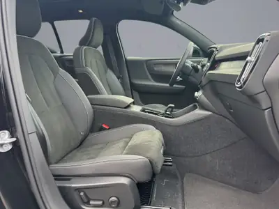 Volvo XC40 P8 Twin Ultimate AWD — SUV électrique haute performance, 37'000 km — Miniature 12