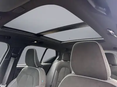 Volvo XC40 P8 Twin Ultimate AWD — SUV électrique haute performance, 37'000 km — Miniature 10