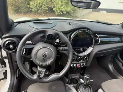 MINI Cabrio 2.0i Cooper S — Cabriolet sportif blanc, 28 600 km, transmission semi-auto — Detail