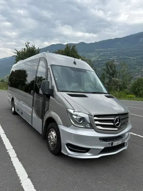 Mercedes-Benz Sprinter 519 BT — Bus 17 places, diesel robuste, parfait pour le transport collectif