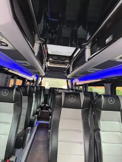 Mercedes-Benz Sprinter 519 BT — Bus 17 places, diesel robuste, parfait pour le transport collectif — Detail