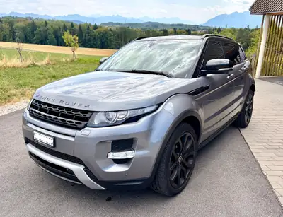 Range Rover Evoque 2.2 TD4 Pure — SUV premium avec équipements cuir et GPS intégré — exterior view
