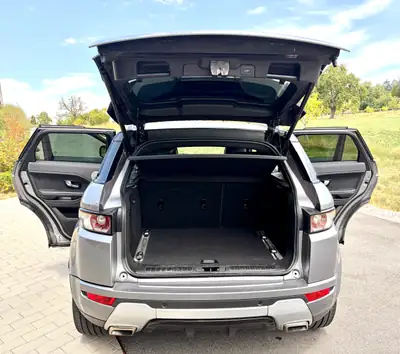 Range Rover Evoque 2.2 TD4 Pure — SUV premium avec équipements cuir et GPS intégré — detail
