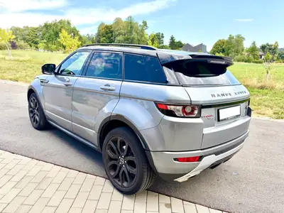 Range Rover Evoque 2.2 TD4 Pure — SUV premium avec équipements cuir et GPS intégré — interior