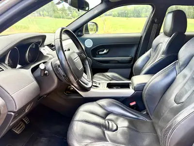 Range Rover Evoque 2.2 TD4 Pure — SUV premium avec équipements cuir et GPS intégré — dashboard