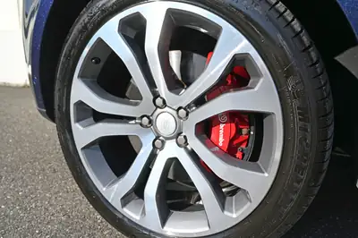 Range Rover 5.0 V8 SC SV Autobiography Dynamic — Luxe britannique, palette SVO exclusive — détail