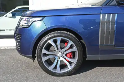 Range Rover 5.0 V8 SC SV Autobiography Dynamic — Luxe britannique, palette SVO exclusive — tableau de bord