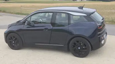 BMW i3 E-Motor 120 Ah — Citadine électrique premium, 124'000 km seulement — Seitenansicht