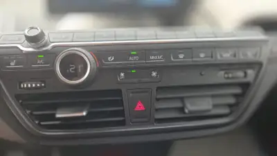 BMW i3 E-Motor 120 Ah — Citadine électrique premium, 124'000 km seulement — Miniatur 7