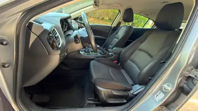 Mazda 3 1.5 16V Ambition Plus — Berline fiable, entretien à jour, 186000 km — détail