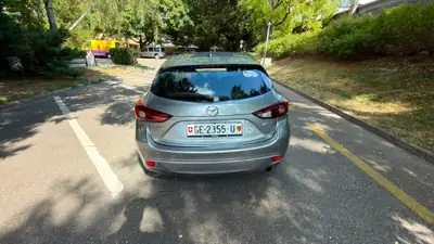 Mazda 3 1.5 16V Ambition Plus — Berline fiable, entretien à jour, 186000 km — Miniature 10