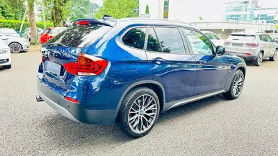 BMW X1 xDrive 20i Steptronic — SUV compact robuste, transmission automatique, disponible à l'export — arrière