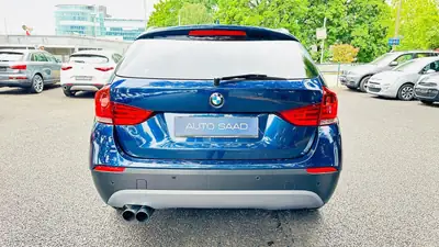 BMW X1 xDrive 20i Steptronic — SUV compact robuste, transmission automatique, disponible à l'export — intérieur