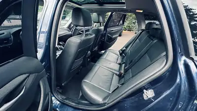 BMW X1 xDrive 20i Steptronic — SUV compact robuste, transmission automatique, disponible à l'export — Miniature 9
