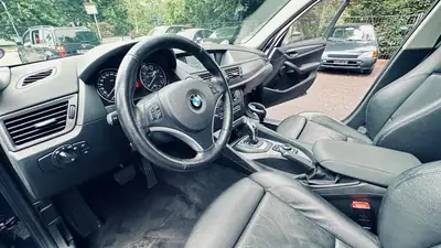 BMW X1 xDrive 20i Steptronic — SUV compact robuste, transmission automatique, disponible à l'export — Miniature 8