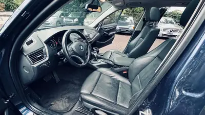 BMW X1 xDrive 20i Steptronic — SUV compact robuste, transmission automatique, disponible à l'export — Miniature 11