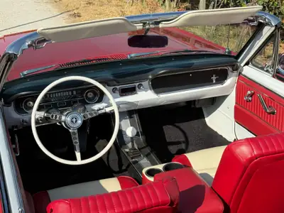 Ford Mustang 1964 1/2 Convertible 289 V8 — Légende américaine, état collectionnaire — Innenraum