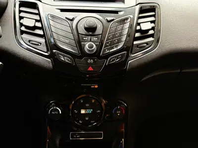 Ford Fiesta 1.0 SCTi Titanium — Citadine économique et fiable, 138'000 km — Miniature 15