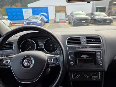 VW Polo 1.2 TSI 90 — Citadine économe et fiable, sans accident — tableau de bord