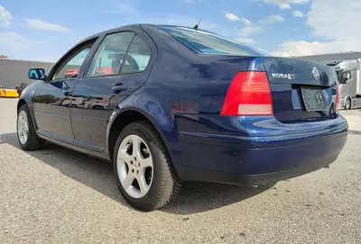 VW Bora 1.6 Trendline — Berline compacte fiable, 141'000 km, sans accident — Heckansicht