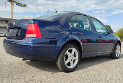 VW Bora 1.6 Trendline — Berline compacte fiable, 141'000 km, sans accident — Seitenansicht