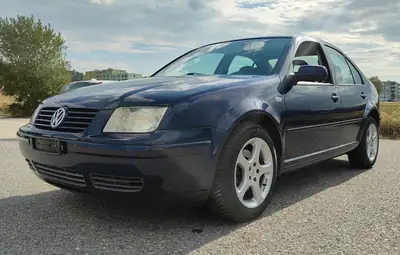 VW Bora 1.6 Trendline — Berline compacte fiable, 141'000 km, sans accident — Außenansicht