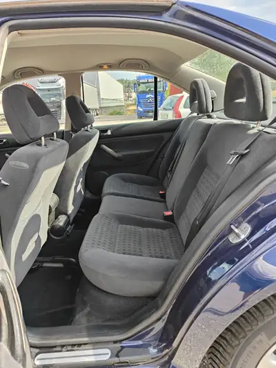 VW Bora 1.6 Trendline — Berline compacte fiable, 141'000 km, sans accident — Armaturenbrett