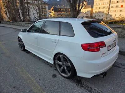 Audi RS3 2.5 T FSI Quattro — Berline sportive suréquipée, 175000 km seulement — side view
