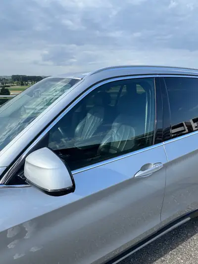 BMW X5 30d xDrive — SUV premium diesel, 105000 km, sans sinistre — vista posteriore
