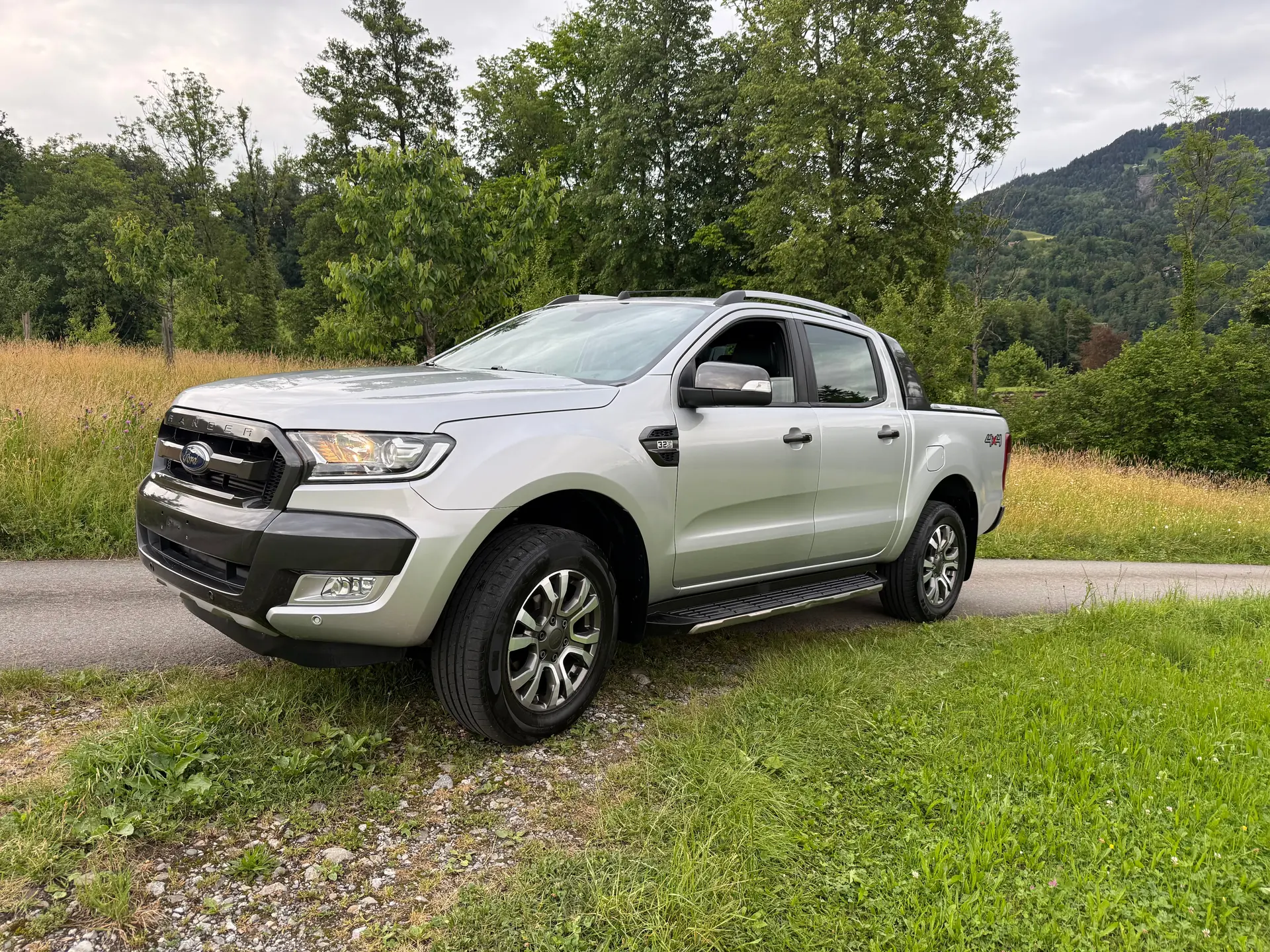 Ford Ranger 3.2 TDCi 4x4 Wildtrak — Pick-up robuste, 8 pneus, parfait état — Außenansicht