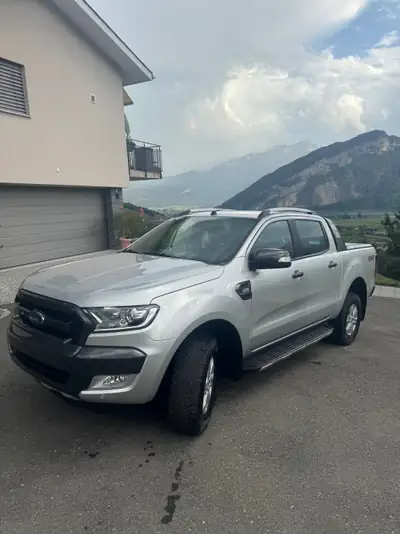 Ford Ranger 3.2 TDCi 4x4 Wildtrak — Pick-up robuste, 8 pneus, parfait état — Innenraum