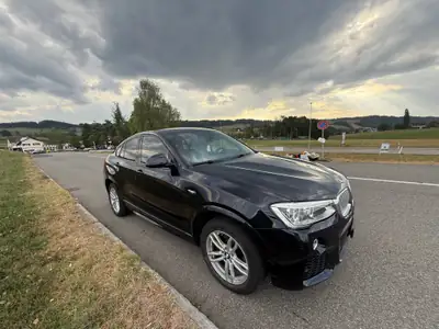 BMW X4 xDrive 35i M Sport — Coupé SUV haute performance, équipement M complet — rear view