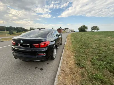 BMW X4 xDrive 35i M Sport — Coupé SUV haute performance, équipement M complet — interior