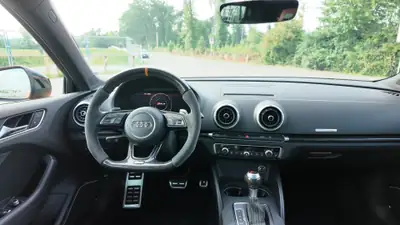 Audi RS3 Sportback — 400 ch purs, orange flamboyant, seulement 72 000 km — détail