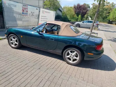 Mazda MX-5 1.6 Classic Youngster — Cabriolet légendaire, 160 000 km, vert métallisé — Außenansicht
